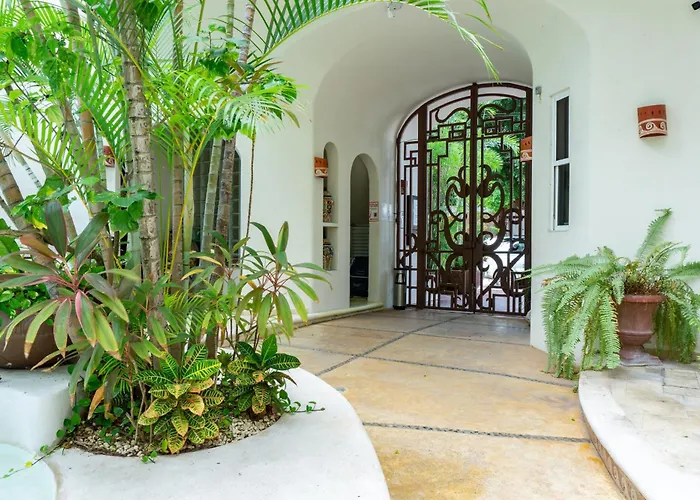 Royal Palms 4