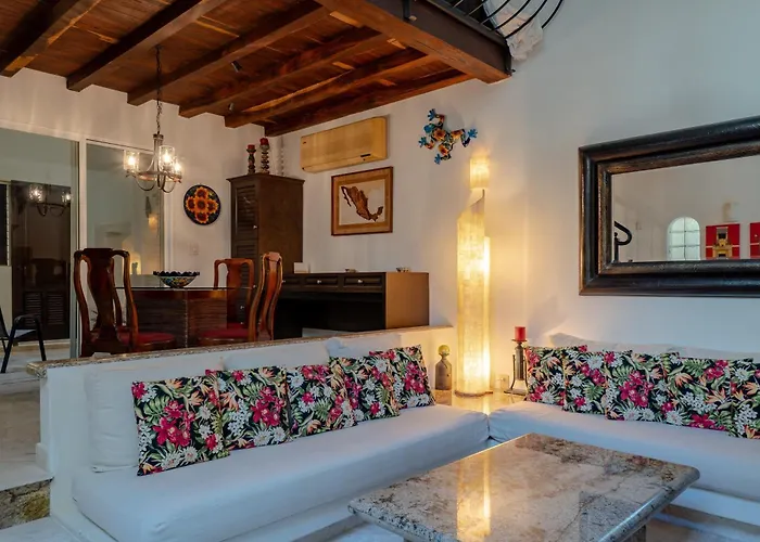 Royal Palms 4 *